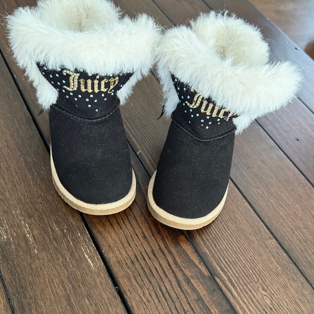 Juicy Couture Burbank Rhinestone Faux Fur Boots Girls Size 6 Black Gold Pull On